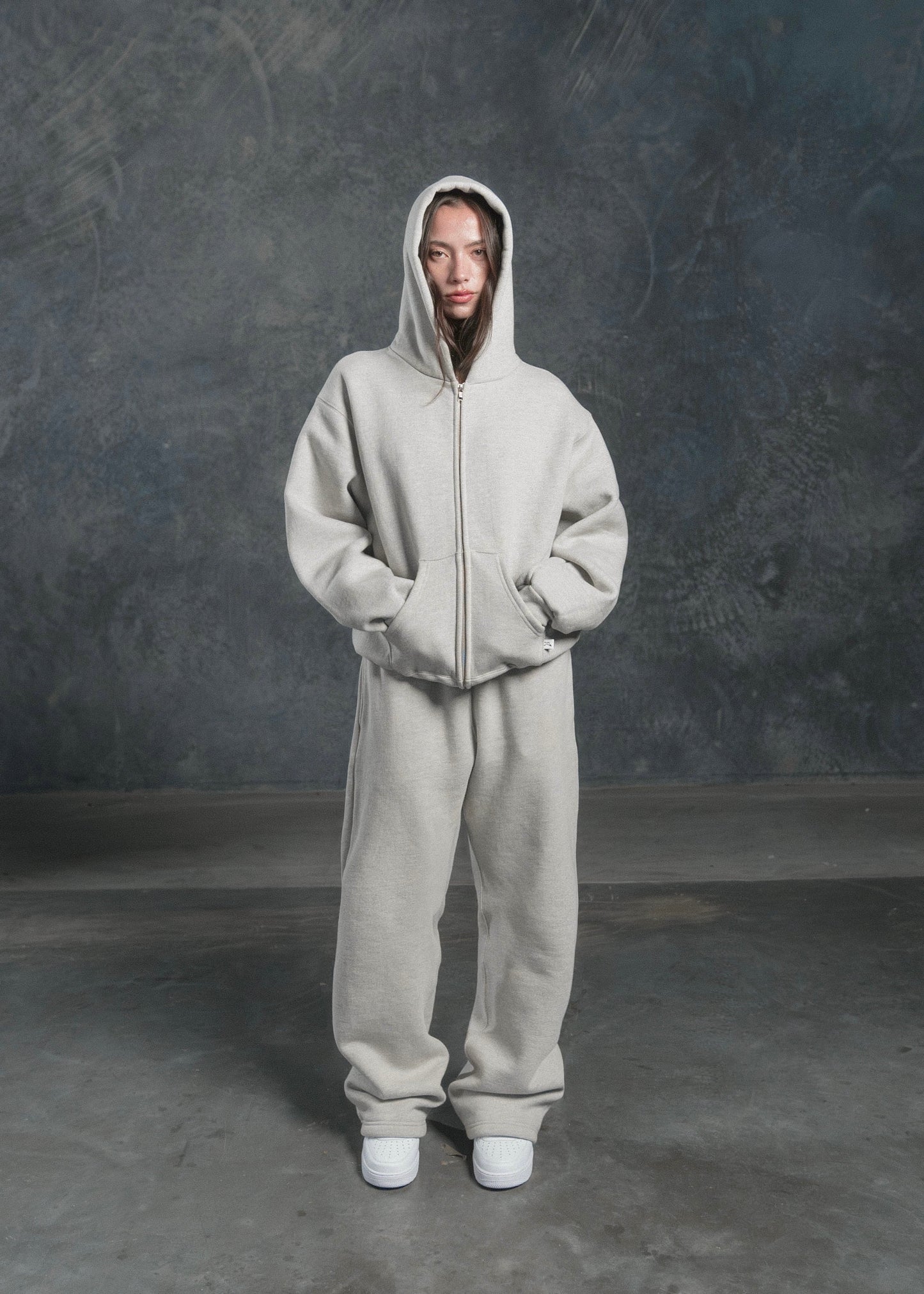Felpa grigia con cerniera SWEATS®