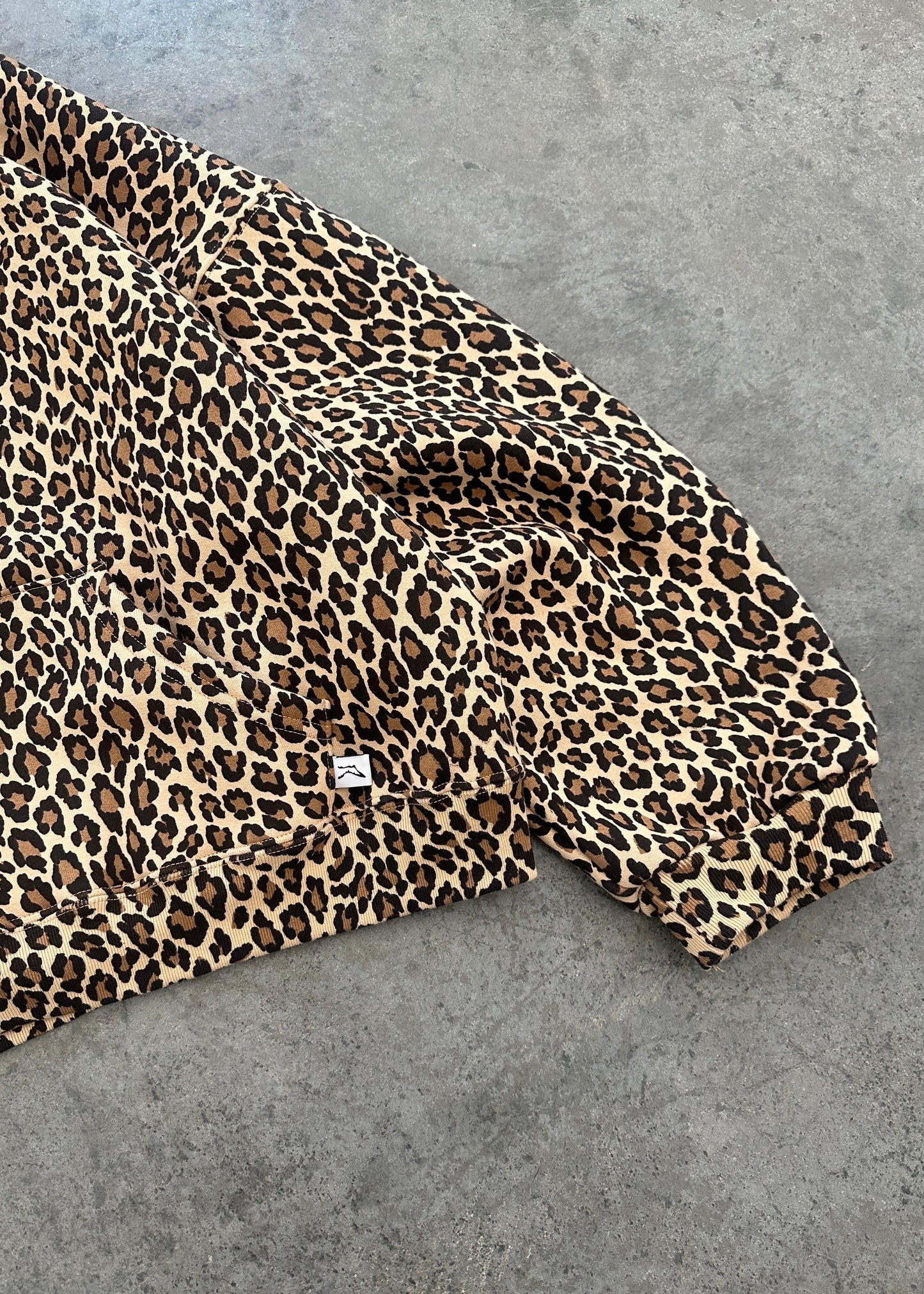 Felpa con cappuccio leopardata SWEATS®